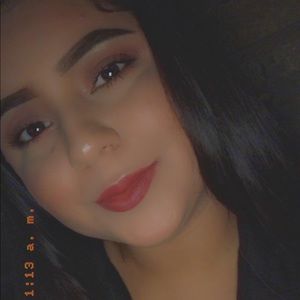 Meet your Posher, Lesly